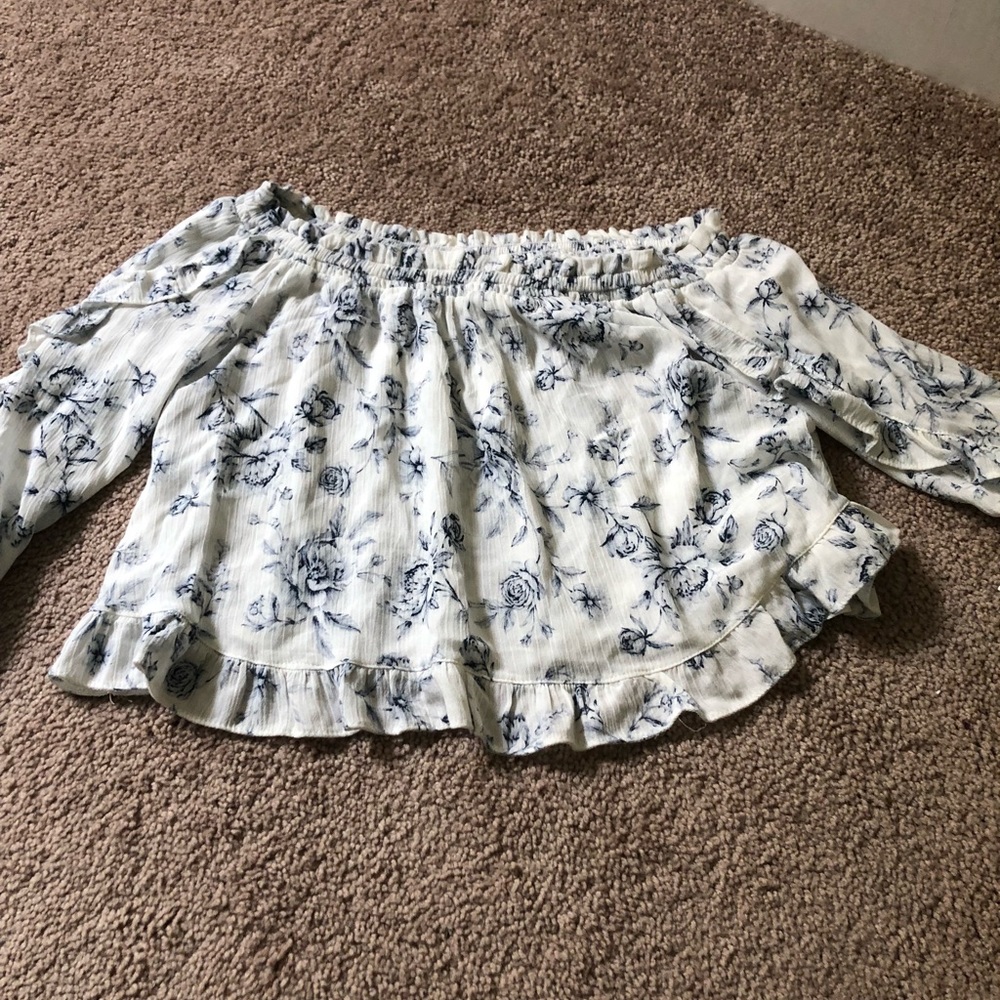 Off the shoulder tee